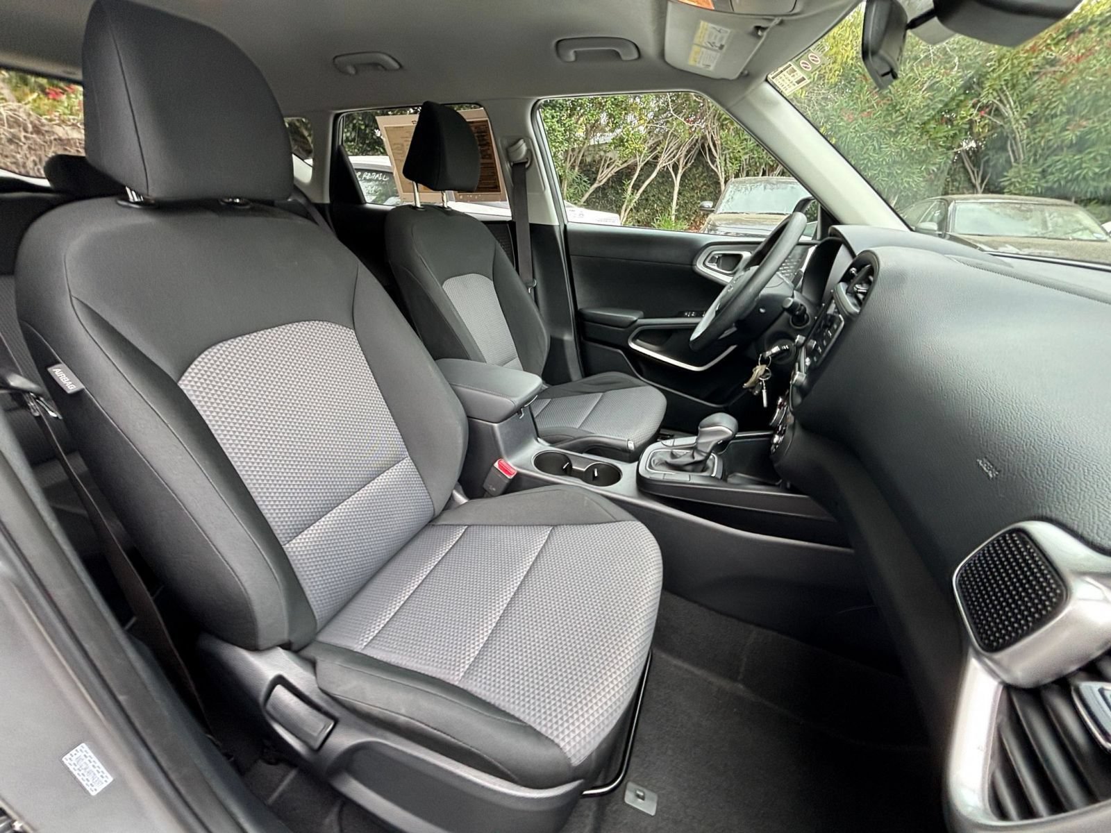 Used 2025 Kia Soul LX w/ LX Technology Package FWD image 33