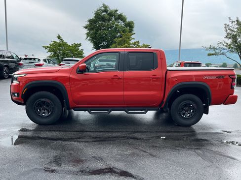 Used 2025 Nissan Frontier PRO-4X AWD/4WD image 9