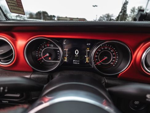 Used 2020 Jeep Gladiator Rubicon image 16