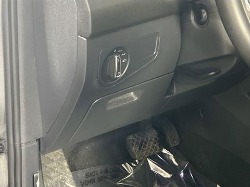 Used 2022 Volkswagen Tiguan SE image 10