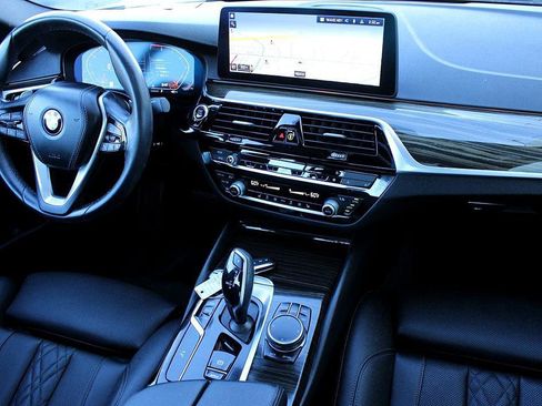 Used 2022 BMW 530i w/ Convenience Package image 23