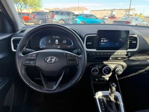 Used 2024 Hyundai Venue Limited FWD image 16