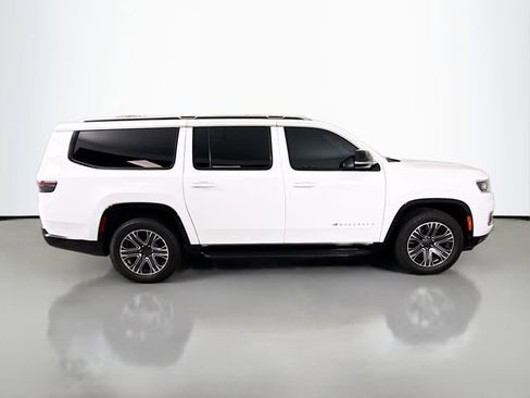 Used 2023 Jeep Wagoneer L Series II w/ HD Trailer Tow Package AWD/4WD image 8