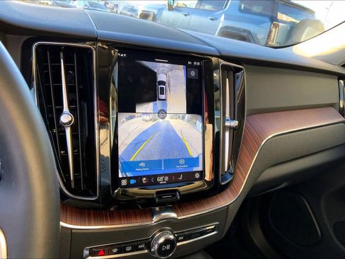 Used 2024 Volvo XC60 B5 Plus image 28