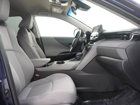 Used 2021 Toyota Venza LE image 12