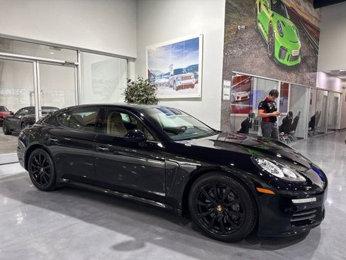 Used 2015 Porsche Panamera image 4
