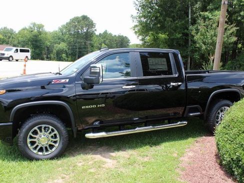 New 2025 Chevrolet Silverado 2500 LT w/ Z71 Chrome Sport Edition image 4