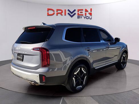 Used 2024 Kia Telluride S w/ S Sunroof Package FWD image 5