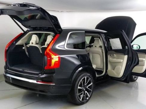 Used 2023 Volvo XC90 B5 Plus w/ Protection Package Premier AWD/4WD image 11