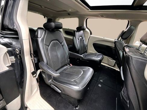 Used 2019 Chrysler Pacifica Limited w/ Tire & Wheel Group image 22