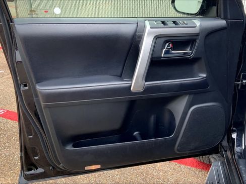 Used 2018 Toyota 4Runner SR5 Premium RWD image 21