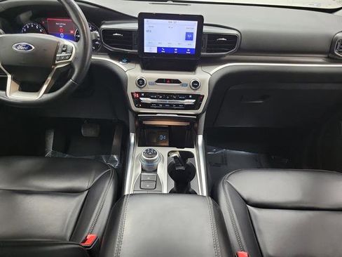 Used 2021 Ford Explorer XLT w/ Equipment Group 202A AWD/4WD image 15