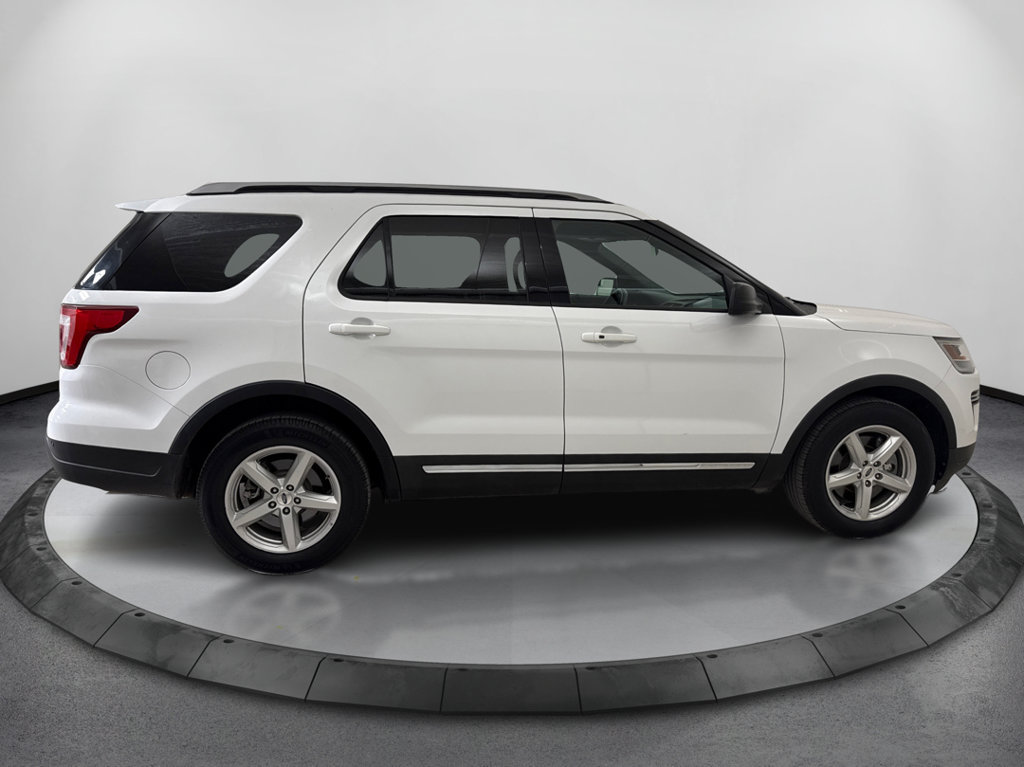 Used 2018 Ford Explorer XLT FWD image 4