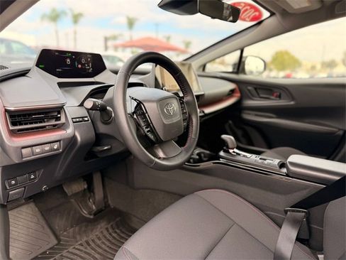 Used 2025 Toyota Prius Plug-In Hybrid image 10