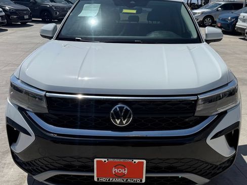 Certified 2024 Volkswagen Taos SE FWD image 4
