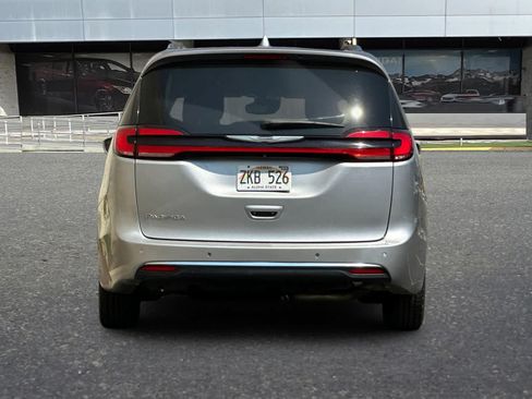 Used 2021 Chrysler Pacifica Touring-L FWD image 8