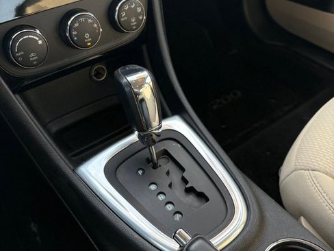 Used 2013 Chrysler 200 Touring image 13