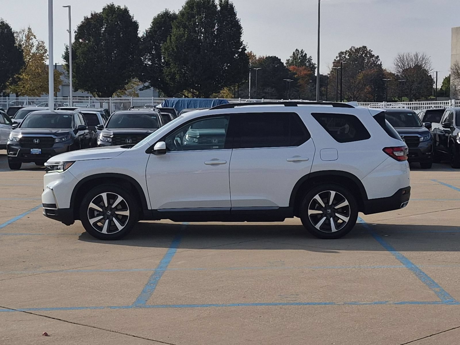 Used 2024 Honda Pilot Touring image 9