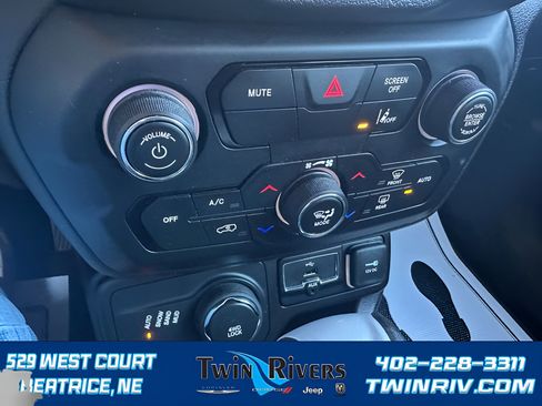 Certified 2023 Jeep Renegade Latitude AWD/4WD image 18