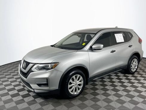 Used 2018 Nissan Rogue S FWD image 4