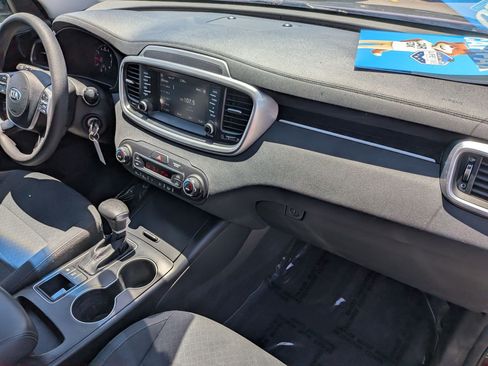 Used 2019 Kia Sorento AWD V6 image 30