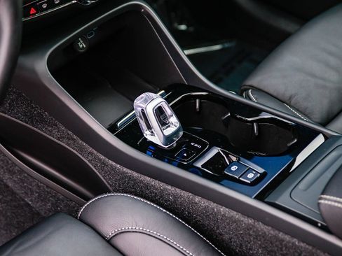 Used 2023 Volvo XC40 B5 Plus w/ Climate Package image 22