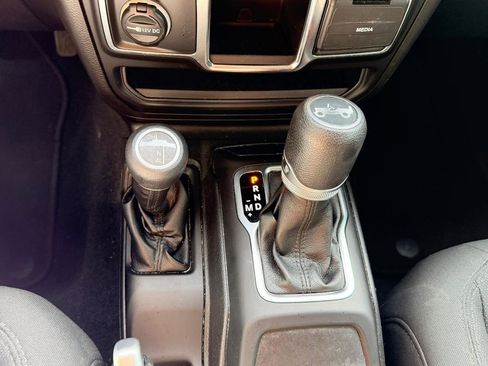 Used 2019 Jeep Wrangler Unlimited Sport AWD/4WD image 22