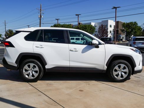 Used 2022 Toyota RAV4 LE AWD/4WD image 9