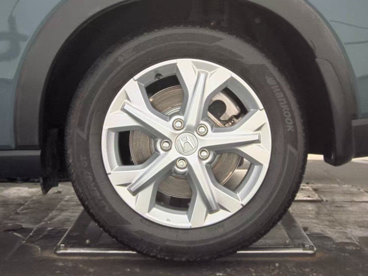 Used 2025 Honda HR-V LX image 9