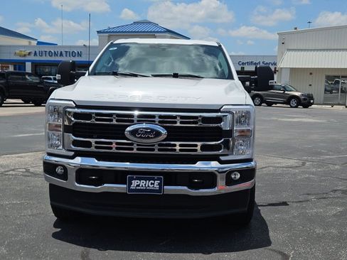 Used 2024 Ford F250 XLT w/ FX4 Off-Road Package AWD/4WD image 2