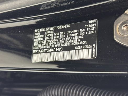 Used 2024 Porsche Cayenne w/ Sport Chrono Package image 46