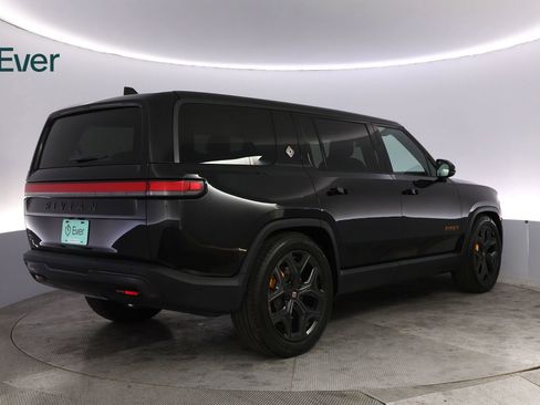 Used 2025 Rivian R1S Premium AWD/4WD image 3