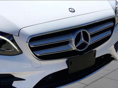 Used 2017 Mercedes-Benz E 300 4MATIC image 28