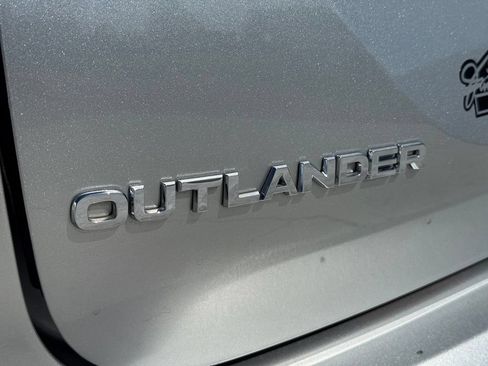 Used 2025 Mitsubishi Outlander SE FWD image 14