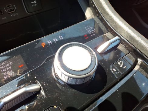 Used 2023 Jeep Grand Cherokee Summit w/ High Altitude Package AWD/4WD image 9
