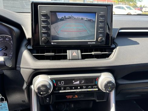 Used 2020 Toyota RAV4 LE AWD/4WD image 10