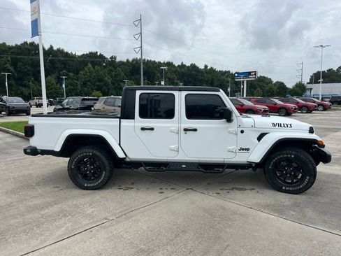 Used 2024 Jeep Gladiator Sport AWD/4WD image 8