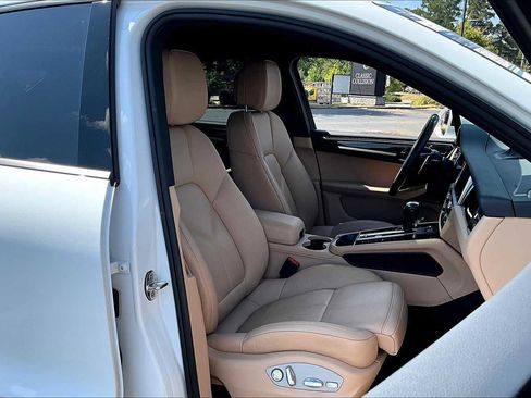 Used 2025 Porsche Macan image 15