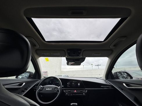 Used 2025 Kia Niro EX Touring FWD image 16
