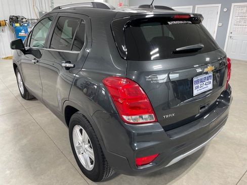 Used 2018 Chevrolet Trax LT w/ LT Convenience Package FWD image 5