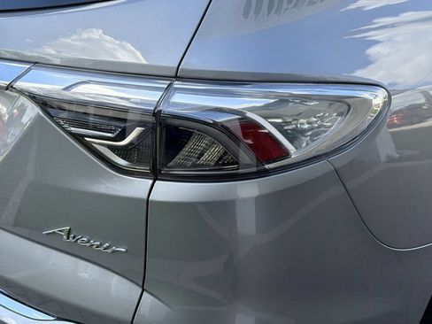 Used 2023 Buick Enclave Avenir w/ Avenir Technology Package FWD image 9