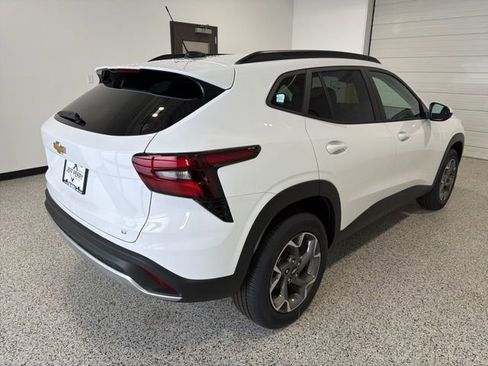 New 2026 Chevrolet Trax LT image 4