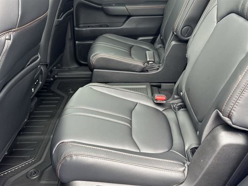 Used 2025 Honda Pilot TrailSport image 14