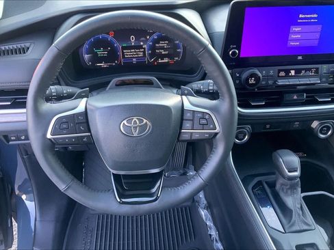 Used 2024 Toyota Grand Highlander AWD image 6