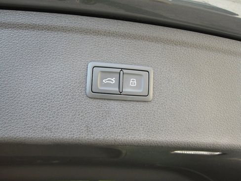 Used 2018 Audi Q5 2.0T Premium Plus w/ Premium Plus Package AWD/4WD image 32