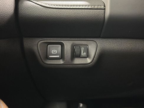 Used 2023 GMC Acadia SLE w/ Driver Convenience Package image 17