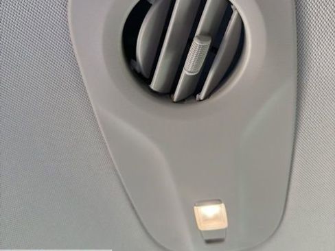 Used 2022 Chrysler Pacifica Touring-L image 42