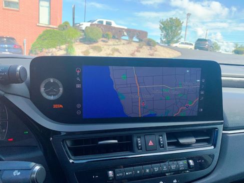 Used 2022 Lexus ES 300h FWD image 9