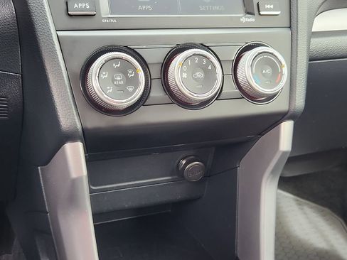 Used 2016 Subaru Forester 2.5i w/ Alloy Wheel Package image 29