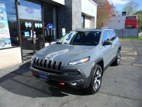 Used 2014 Jeep Cherokee Trailhawk w/ Comfort/Convenience Group AWD/4WD image 4